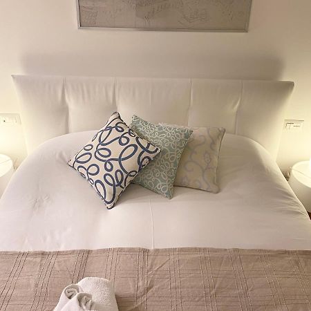 Repubblica One Room Apartment Milan Bagian luar foto